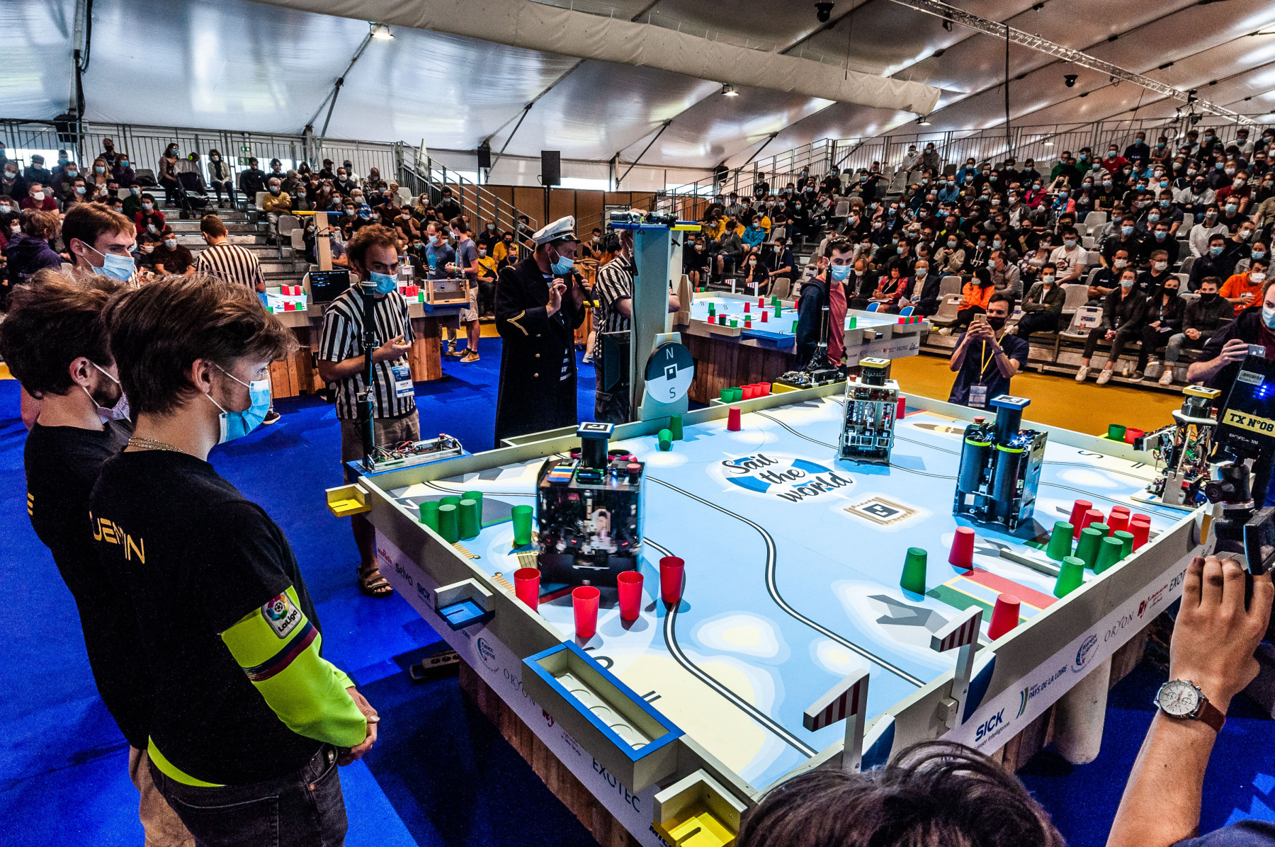 Match de la Coupe de France de robotique devant le public